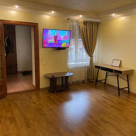 Apartment On Kostyushka 20 利沃夫 外观 照片